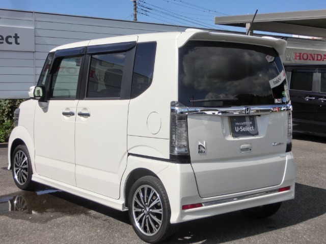 より綺麗なお車に乗りたい方には当社自慢のボディーコーティングをおススメします！細かい傷も目立たなくなり、普段のお手入れも楽になります。