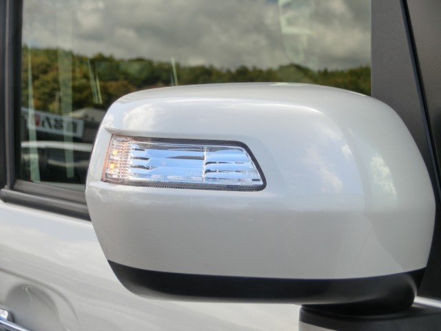 ドアミラーウインカーは視認性が良く、安全性が高くなります。