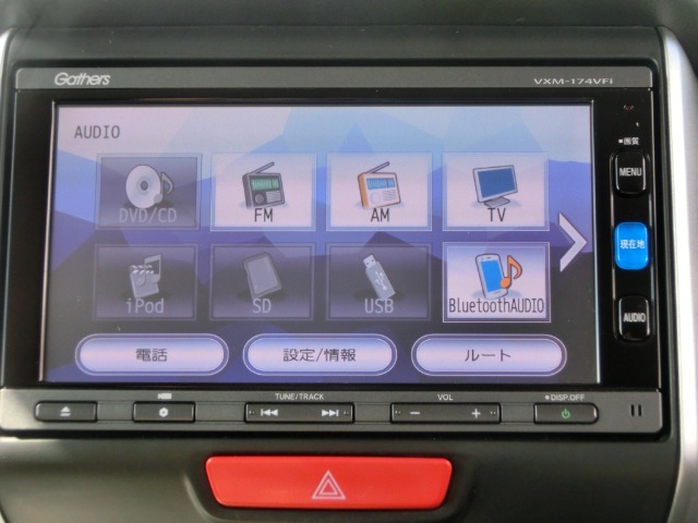 ナビゲーションはホンダ純正メモリーナビが装着されております。ラジオ、CD/DVD、TV、Bluetoothオーディオ等がご使用いただけます。多彩な音源と安心のナビゲーションでドライブを快適にサポート♪