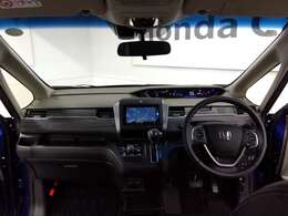 爽快な前方視界を是非、体感！また、形状を進化させたフロントピラーなどにより、安心感のある斜め前方の視界です。