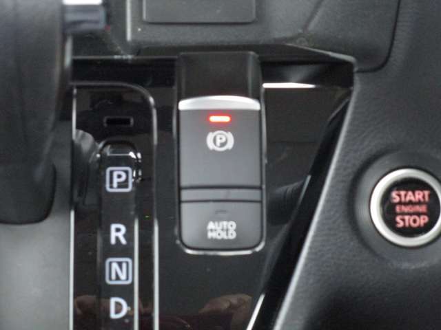 電動パーキング。指先で操作ができます。AUTOHOLD付きで坂道発進も安心です。