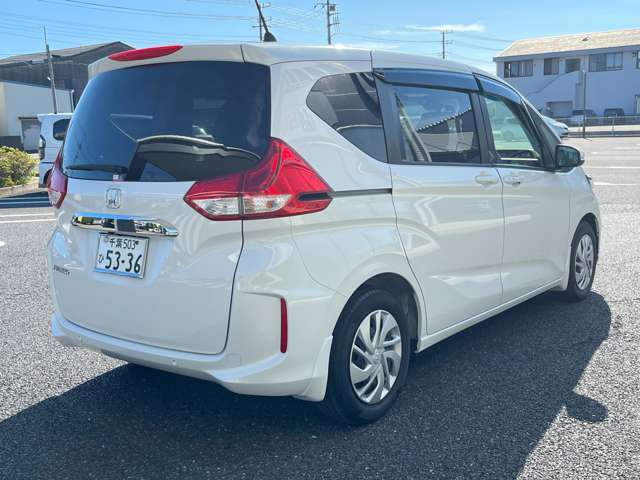 バックカメラ付き！！駐車時の後方もしっかりと確認できますので、ご安心ください！！