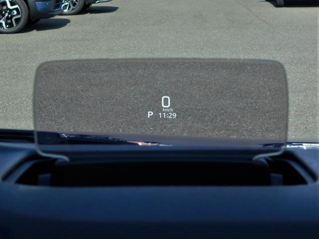 運転に必要な情報を映し出す、投影式のヘッドアップディスプレイ！視線移動や焦点の調節を減らし安全運転に貢献します♪