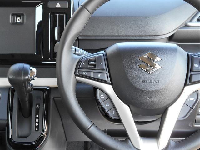 ステアリングには様々なスイッチが付いておりますので運転しながらの操作も楽ちんです♪