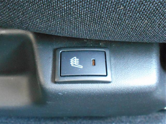 運転席に加え、助手席にもシートヒーターを装備。寒い日でも快適なドライブが楽しめます。