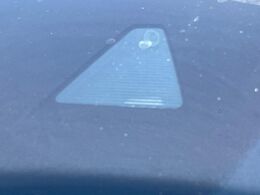 【スマートシティブレーキサポート】低速走行中に前方の車両等を認識し、衝突しそうな時は警報とブレーキで衝突回避と被害軽減をアシスト。より安全にドライブをお楽しみいただけます。