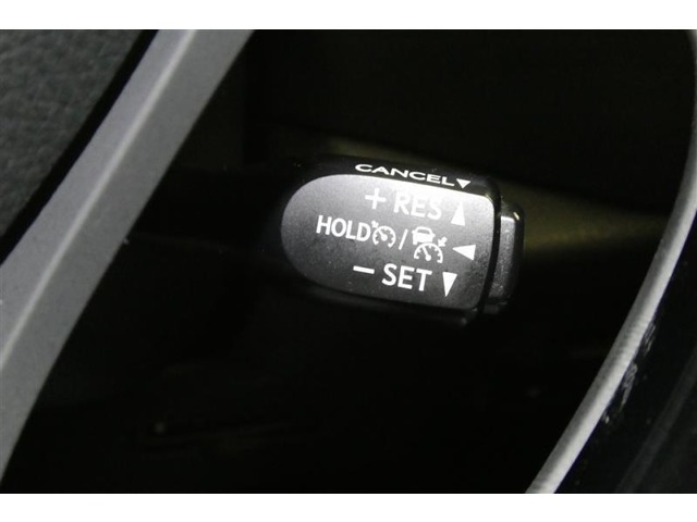 レーダークルーズコントロール（全車速追従機能付き）スイッチです