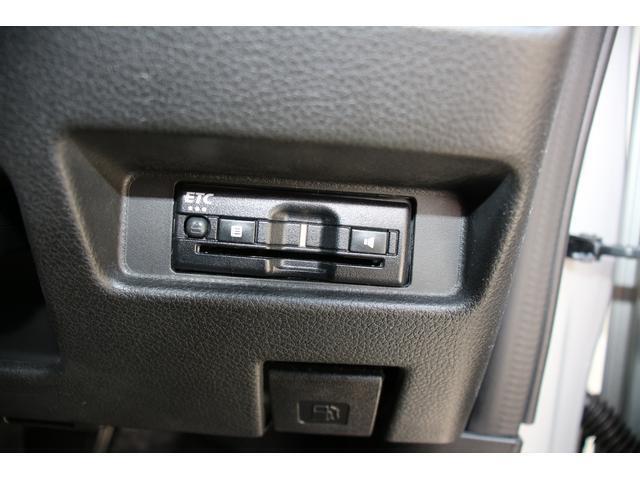 弊社には中古車の目利きのプロ「スズキ認定検査員」が多数在籍
