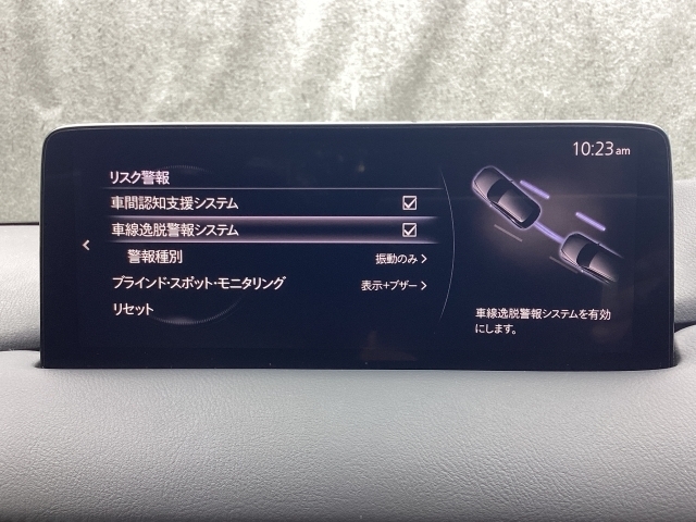 LDWS車線逸脱警報システムとLASレーンキープアシストシステムを搭載。車線からはみ出さないように知らせるとともに、ハンドル操作をアシストし、安心の走りをサポートします。