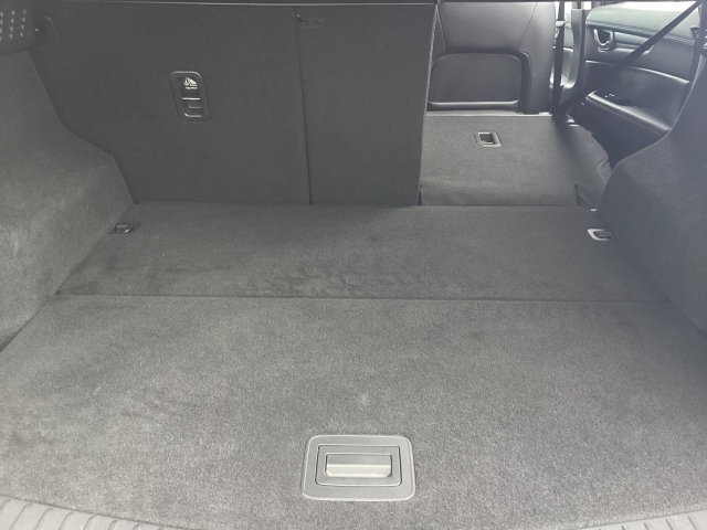 パワーリアゲート装備！スイッチひとつでリアゲートの開閉ができてとても便利なアイテムです。