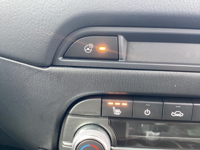 ステアリングヒーターとシートヒーターが装備されていますので、寒い冬の日でも快適なドライブをお楽しみいただけます！