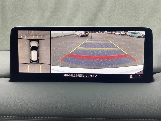 狭い場所での駐車やすれ違いなどでより的確な運転操作に役立つ360°ビューモニターが装備されています。