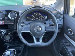 【ハンドル】『ハンドル/ステアリング』の画像になります。写真の内容に関してご不明点、ご質問等がございましたらお気軽にガリバー店舗までお問い合わせください。