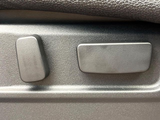 【パワーシート】スイッチ一つで簡単にシートの微調整が可能！電動だから力もいりません！快適なシートポジションにセットして、快適なドライブをお楽しみください。