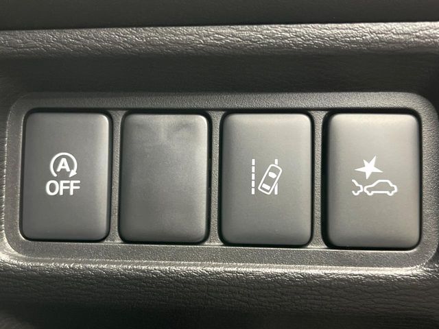 【三菱e-Assist】走行中に前方の車両等を認識し、衝突しそうな時は警報とブレーキで衝突回避と被害軽減をアシスト。より安全にドライブをお楽しみいただけます。