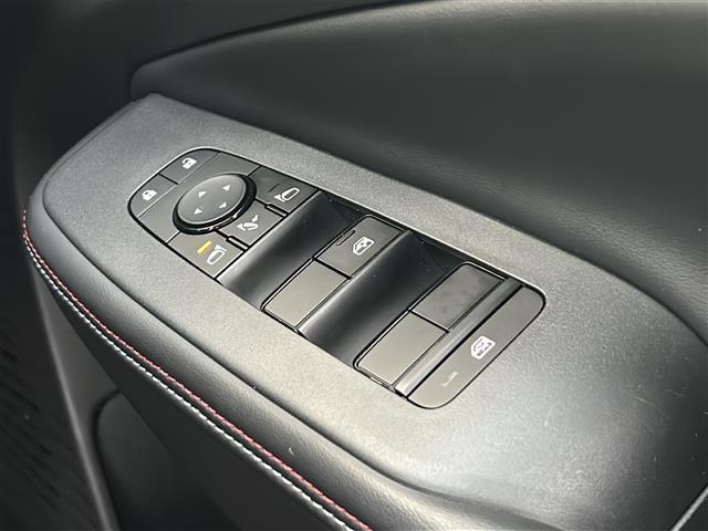 【　電動格納ミラー　】ドライバーの目線に合わせ、ミラーの上下左右調整が可能です♪