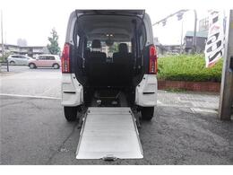 電動ウインチ、リモコン付きで乗り降り楽々です