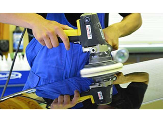 輝かせる力。それは、ガラス質被膜による高級感のある光沢とツヤ。守るための技。それは、フッ素化合物被膜による優れた防汚効果。どちらも捨てられない、との発想から生まれました。