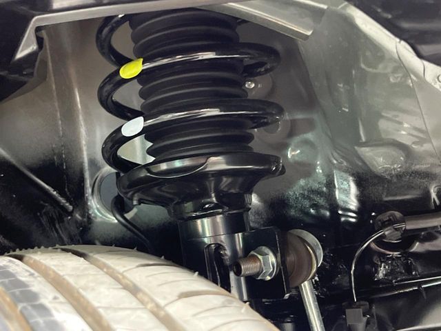 お車を安心してお乗りいただく為には、足回りの定期点検が欠かせません。サービスサポート（有償保証）では無料点検もご提供しており、安心のカーライフをお過ごしいただけるサポート体制が整っています。