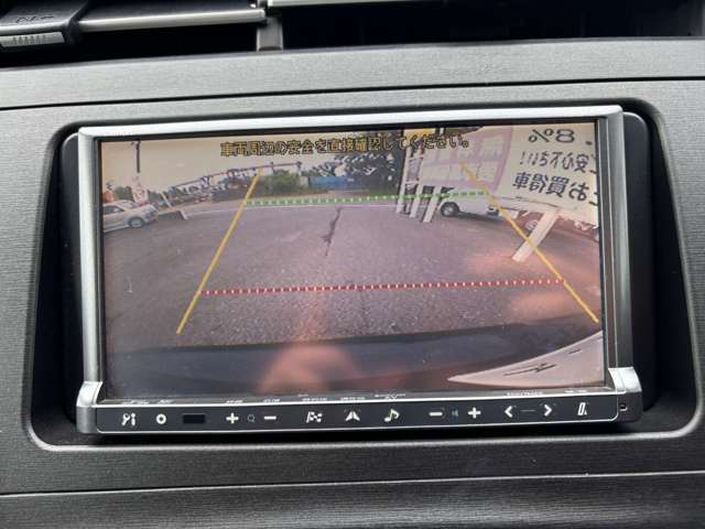 バックカメラ付きで駐車をサポートします(^^)/
