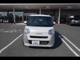 広い展示場には目移りしちゃうくらい軽・届出済未使用車が展示されてます