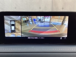 狭い場所での駐車やすれ違いなどでより的確な運転操作に役立つ360°ビューモニターが装備されています。