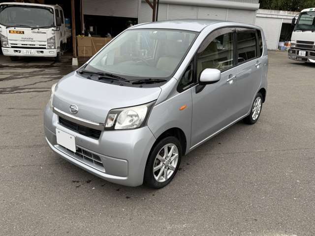 CVTで加速もスムーズで4WDなので雪国でも安心です◎夏タイヤも＋30000円にてホイール込みでお付けできます。まだまだ艶感はある車ですが、小さな傷凹みはございますのでご覧下さい。