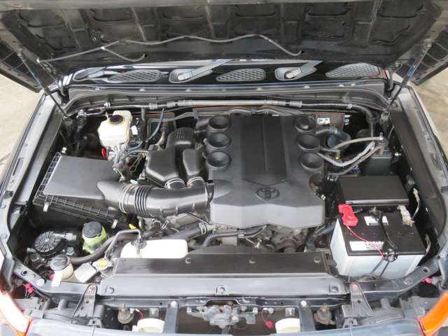 【エンジンルーム】全車クリーニング済み☆樹脂やホース類も艶出し施工しております！オイル交換等のメンテナンスや車検等のアフターフォローは当店にお任せ下さい！