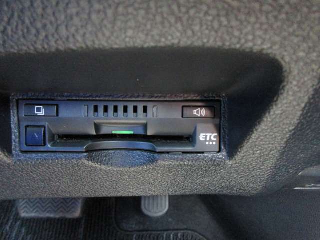 ETC車載器付き。高速料金所の煩わしさを解消！