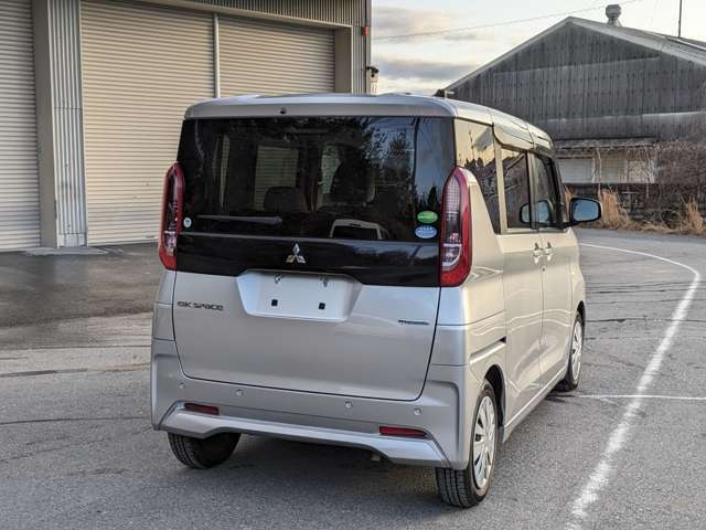 当店は板金塗装をメインでやっている会社で事故など何かありましたらいつでもお電話下さい♪