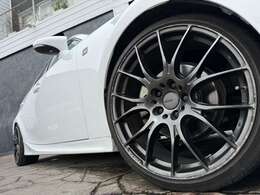 サンルーフ　RAYS19インチアルミホイール　4本出しマフラー　ダウンサス　TRDエアロF/S/R　赤レザーシート　前後ドラレコ　シートヒーター　ベンチレーション等様々なオプションが装備しております。