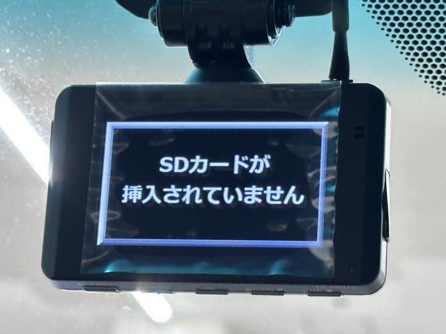 ドライブレコーダー装備してますよ。　思いでの記録や万が一の時の記録にも便利ですね。