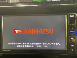【純正ナビ】人気の純正ナビを装備。オーディオ機能も充実しており、Bluetooth接続すればお持ちのスマホやMP3プレイヤーの音楽を再生可能！毎日の運転がさらに楽しくなります！！