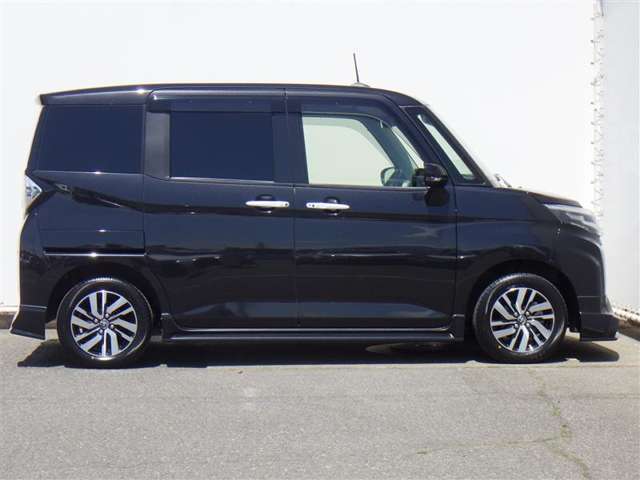 トヨタのお店でU-Carを購入すると、1年間ならどれだけ走っても保証される「ロングラン保証」が自動的に無料でついてきます。さらに、ご希望のお客様には有償で1年または2年の保証延長が可能です。
