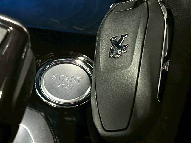 車内へのアクセス楽々、今や必須アイテムの「スマートキー」には、キー複製防止「イモビライザー」まで備わっております。