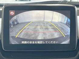 【バックカメラ】駐車時に後方がリアルタイム映像で確認できます。大型商業施設や立体駐車場での駐車時や、夜間のバック時に大活躍！運転スキルに関わらず、今や必須となった装備のひとつです！