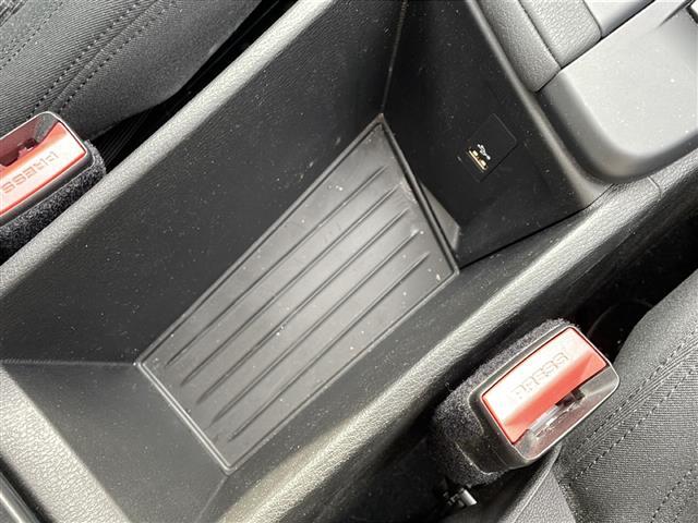 フロアマット搭載です！車内が汚れるのを防ぎます！！