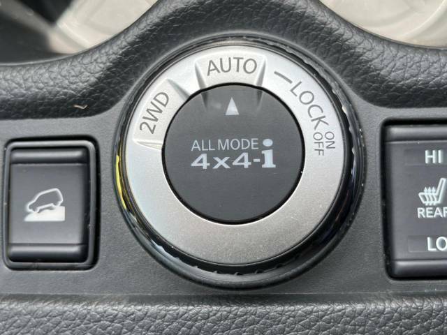 【オールモード4×4】2WD/4WDモードを手軽に切り替え可能。燃費重視の2WD、スタック時に役立つLOCK、AUTOモードでは4WDの配分を自動で調整し、路面状況を問わず安定した走りをサポート。