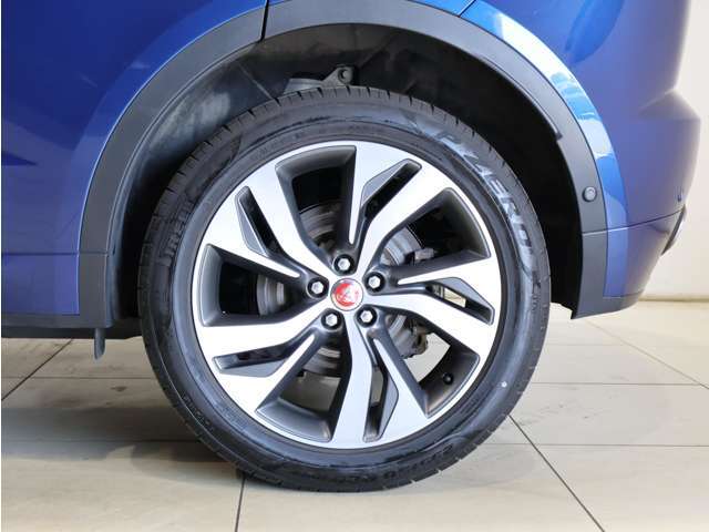 ・20インチ「スタイル5120」ダイヤモンドターンドサテンダークグレイコントラスト