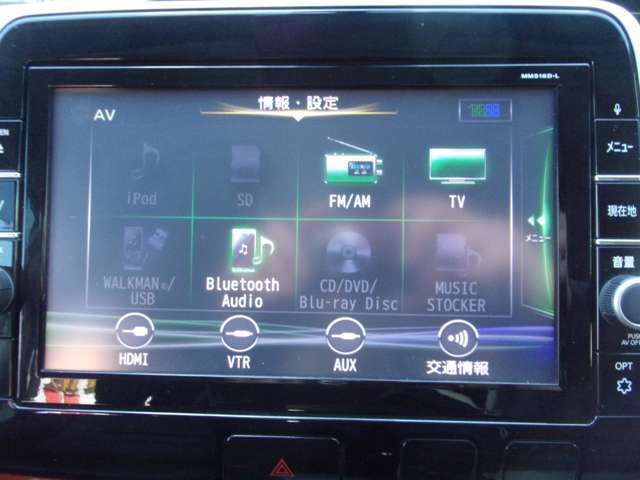 フルセグ地デジチューナー，ブルートゥース，ミュージックサーバー内蔵。