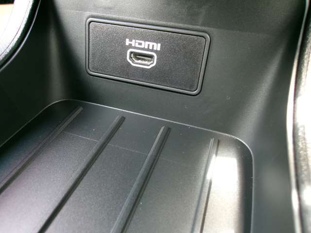 HDMI入力端子がございます。