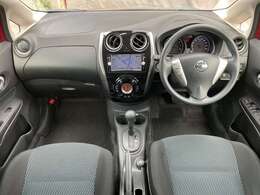 前席内装の全体像です。是非実車をご覧にお越し頂き実際にお座りください。