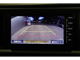 後方の死角を軽減し、狭い場所での切替しや駐車もしやすくなるバックモニターを装備しています。