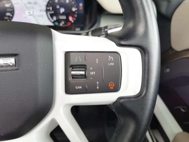 【アダプティブクルーズコントロール】全車速対応のACCやブラインドスポット、レーンキープアシスト機能などを搭載します。ステアリングホイールヒーターも搭載されているタイプになります。