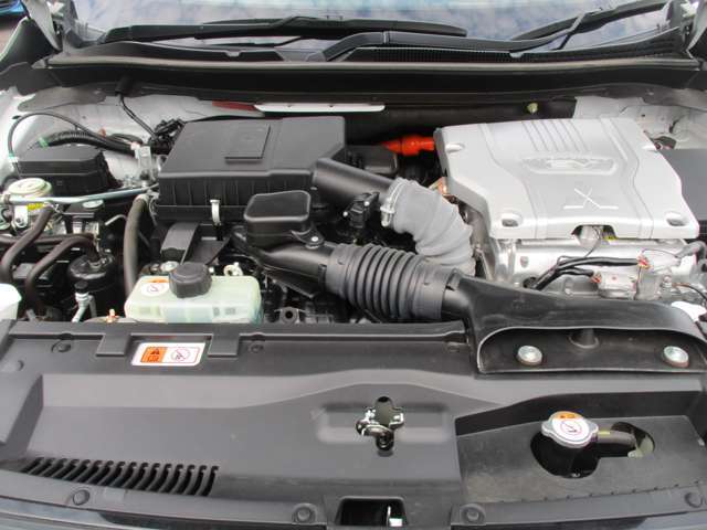 この通り、エンジンルームもピカピカでお待ちしております！