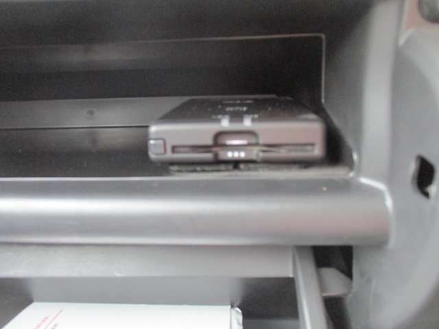 ETC付きです☆高速道路料金所での小銭の出し入れや雨天時における窓の開け閉めなどの煩わしさが解消できます。料金所の通過もスムーズで快適ですよ。