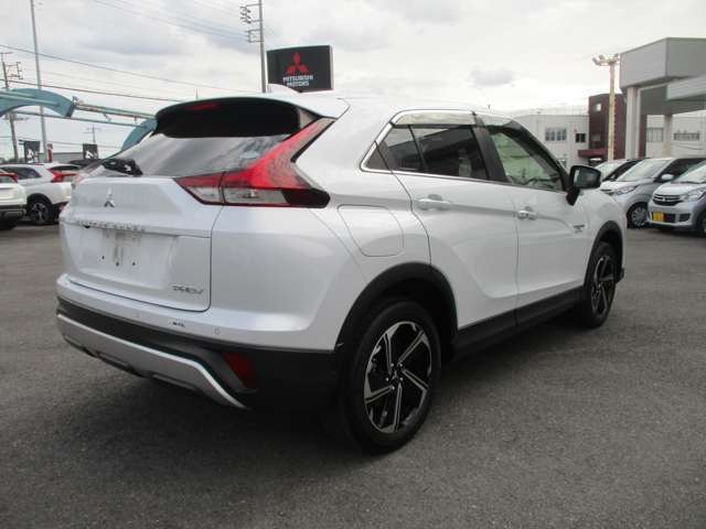 三菱認定中古車に関しましては、延長保証もお選びいただけます。エアコンが、オ-ディオが、電動ドアミラ-等が壊れてしまった時、部品の1故障に付き免責￥3.000で修理いたします。　ディーラーならでは！！ですネ