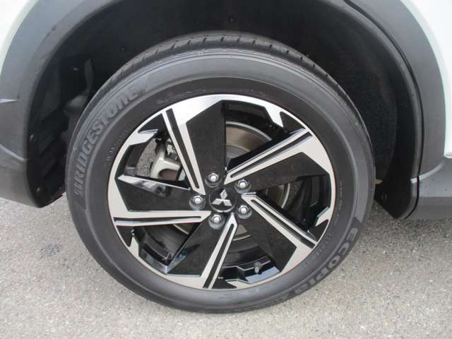 夏タイヤを装着しています。