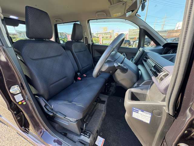 「運転席」　シートなどの状態も良く、目立つような傷や汚れはありません！