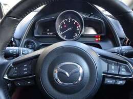 【レーダークルーズコントロール】車の速さに応じて車間距離を保ちながら追従走行を支援します。高速道路の運転の負担を減らしてくれます。